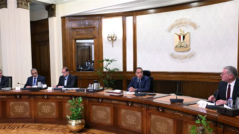 رئيس الوزراء يتابع تدبير الاعتمادات المالية لتوفير احتياجات المنتجات البترولية