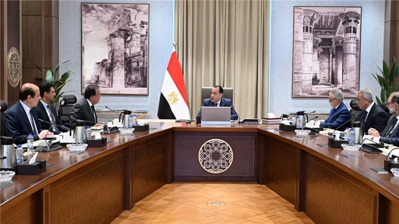 رئيس الوزراء يتابع إجراءات إحكام وتعزيز الرقابة على مصانع إنتاج الأغذية