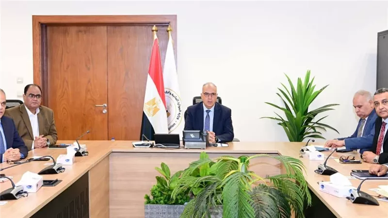 وزير الري ومحافظ الوادي الجديد يبحثان ترشيد استخدام المياه الجوفية