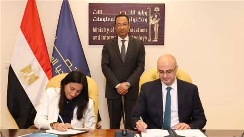 وزير الاتصالات يشهد منح ترخيص لإنشاء مركز بيانات باستثمارات 400 مليون دولار