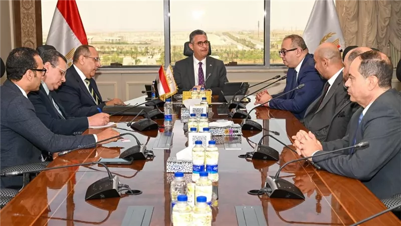 وزير التموين يبحث دعم المنافذ التموينية بحلول تمويلية ميسرة مع تمويلي