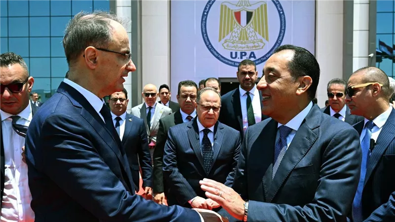 رئيس الوزراء يتفقد أجنحة المعرض الطبي الإفريقي الخامس بالقاهرة بحضور صربي