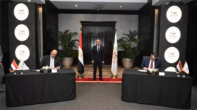 وزير الاستثمار يشهد توقيع عقد انتفاع لمعرض دائم لدعم المشروعات الصغيرة