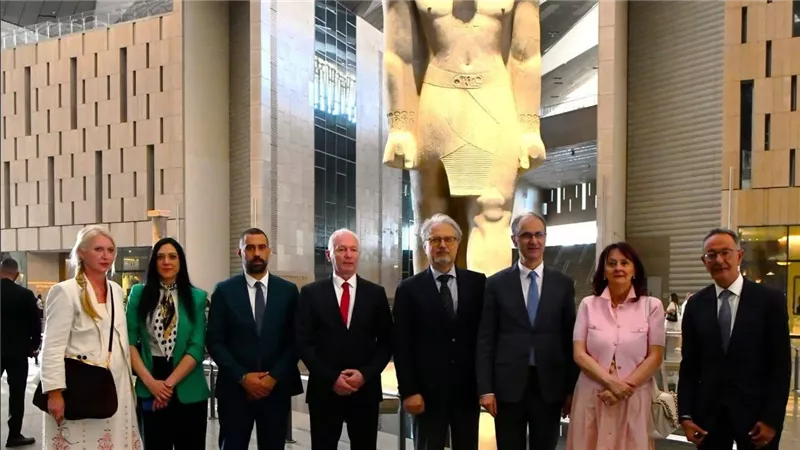 رئيس وزراء جمهورية صربيا في جولة داخل المتحف المصري الكبير