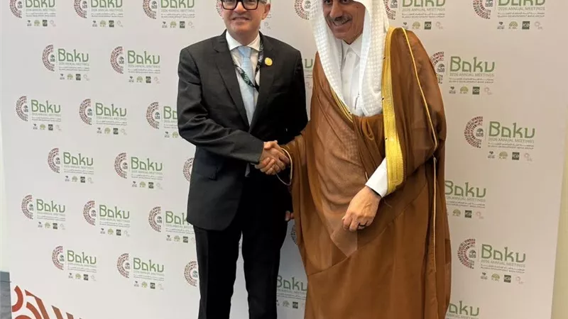 وزير التخطيط يبحث توسيع الشراكة التمويلية والتنموية مع البنك الإسلامي