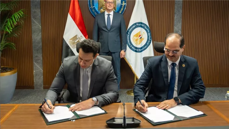 البترول توقع اتفاقيات جديدة مع هاربور إنرجي وإيني لزيادة إنتاج الغاز
