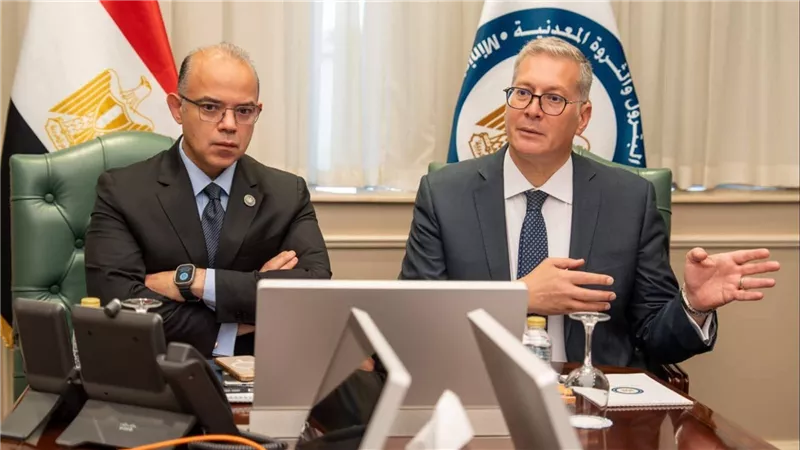 البترول والاستثمار تشكلان لجنة مشتركة لجذب التمويل الدولي ودعم مشروعات القطاع الاستراتيجية
