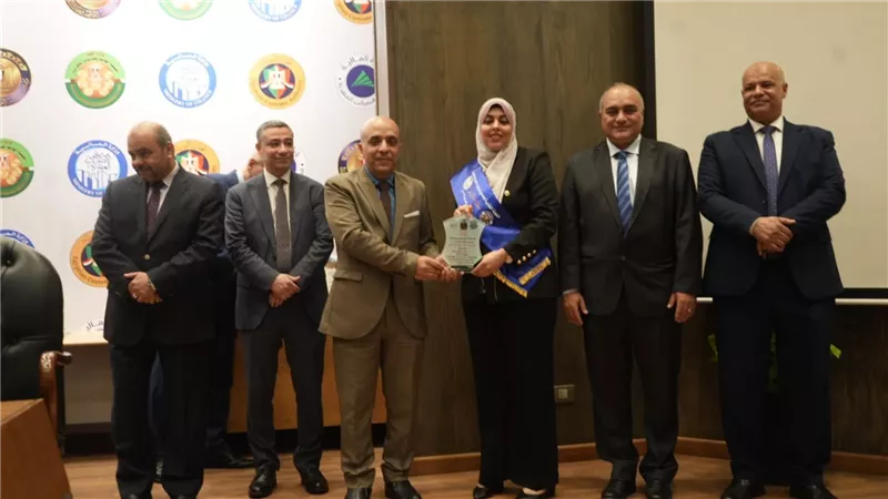 نائب وزير المالية.. يكرم الأمهات المثاليات والموظفين المتميزين ورواد العمل