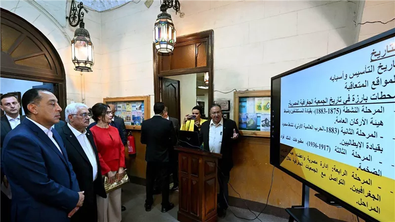 رئيس الوزراء يتفقد الجمعية الجغرافية المصرية ويؤكد دعم حفظ تراثها العلمي