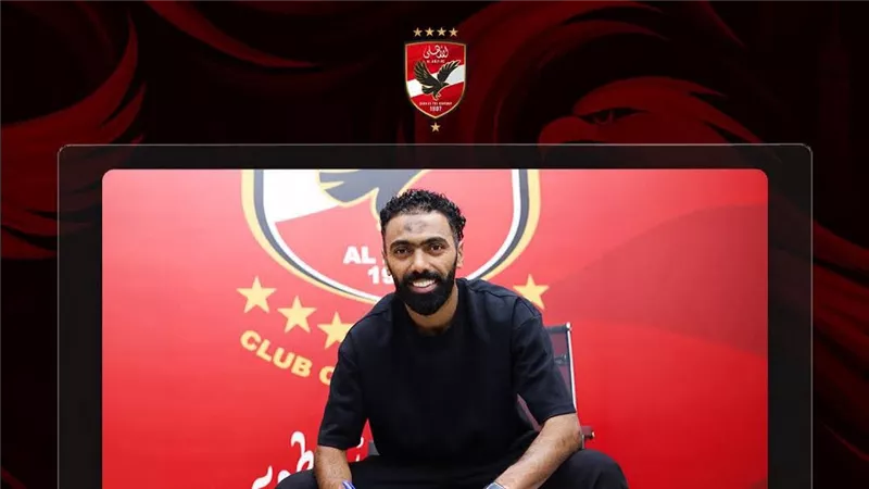 الأهلي يجدد عقد حسين الشحات موسمين ويؤكد استمرار أحد أبرز نجومه