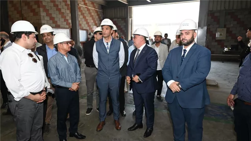 وزير الصناعة يتفقد 3 مصانع ببني سويف ويؤكد أولوية الصناعات الاستراتيجية