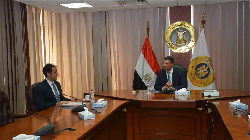 وزير الصناعة يبحث توسعات 