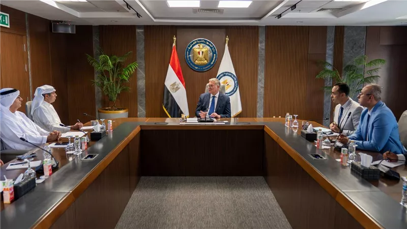 البترول وإينوك تبحثان التوسع بالاستثمارات المشتركة في مصر