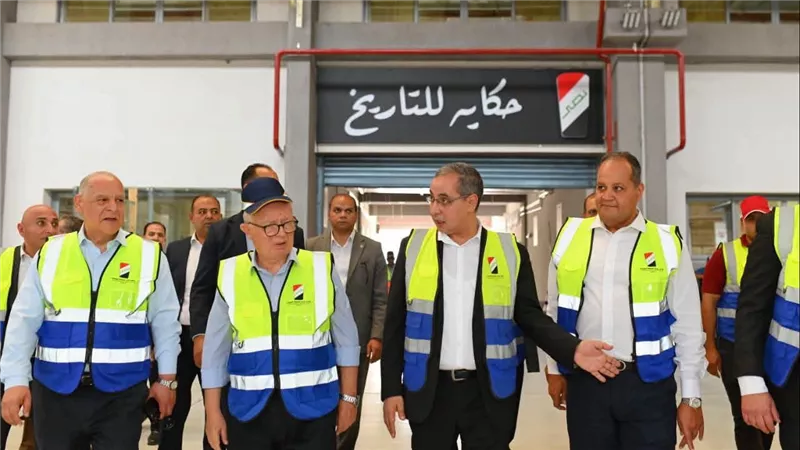 نائب رئيس الوزراء للشؤون الاقتصادية يتفقد مصانع شركة 