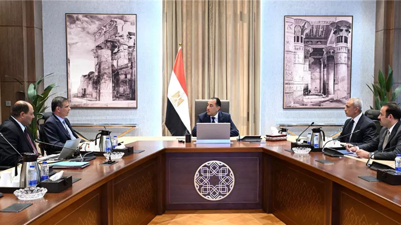 رئيس الوزراء يعقد اجتماعاً لبحث التوسع في إنشاء عدد من محطات الثروة الحيوانية الحديثة