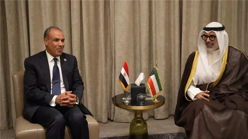 وزير الخارجية يلتقي نظيره الكويتي على هامش أعمال الدورة العادية المستأنفة الـ١٦٥ لمجلس جامعة الدول العربية