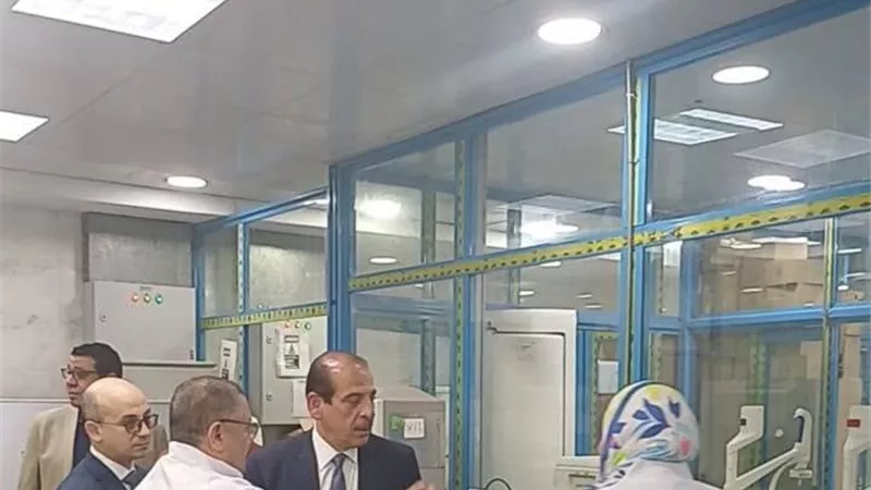 نائب وزير الصحة يتفقد معامل الصحة العامة ويهنئها بالاعتماد الدولي
