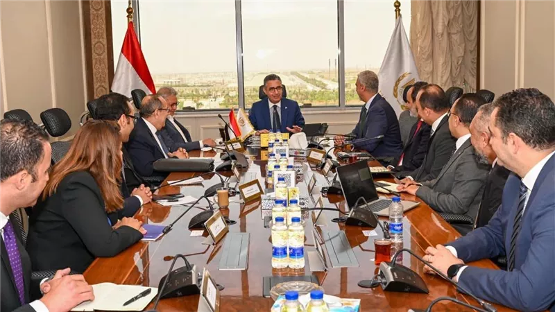 التموين وفودافون مصر تبحثان تطوير البنية الرقمية لمشروع “CARRY ON”