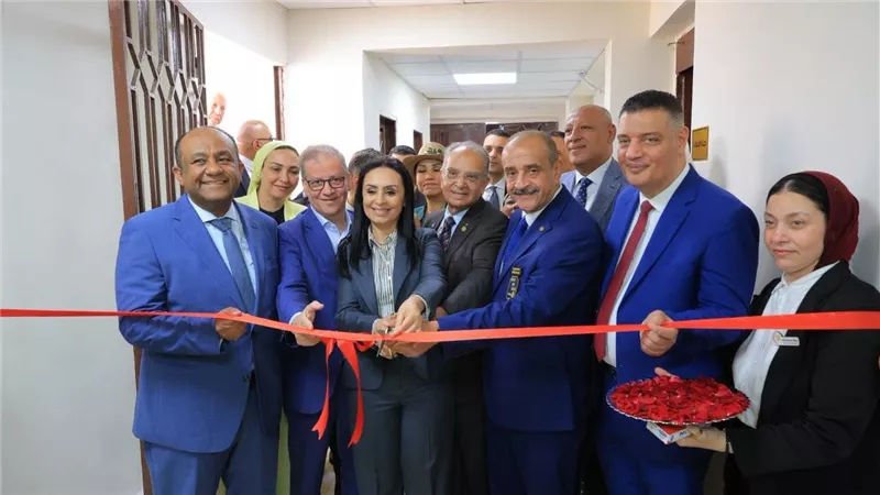 التضامن تفتتح مركز تدريب وإنتاج ملابس طبية وتطلق مشروع “تكافل” لتمكين السيدات