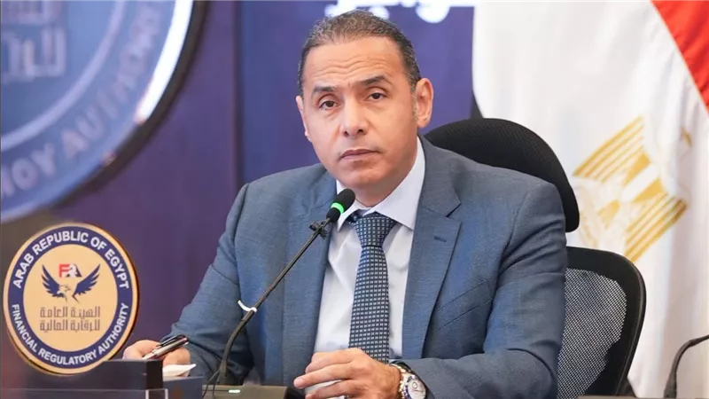 إسلام عزام يوجّه بسرعة صرف التعويضات لأسر ضحايا ومصابي حادث دائري السلام