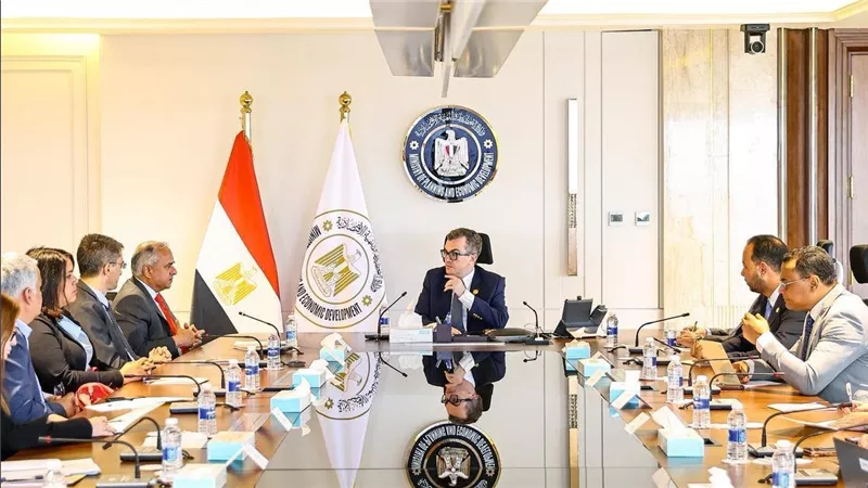وزير التخطيط يبحث مع البنك الدولي تعزيز السياسات القائمة على البيانات وصياغة 
