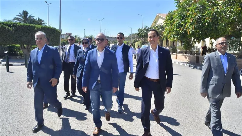 وزير الاستثمار يتفقد المنطقة الحرة بالعامرية بالإسكندرية 