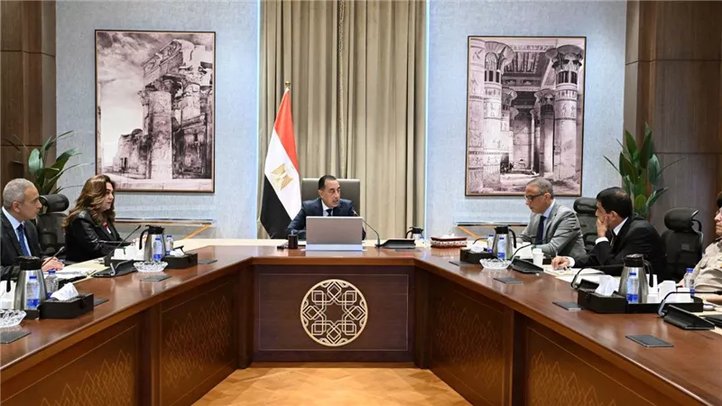 رئيس الوزراء يستعرض موقف تنفيذ عدد من مشروعات الخطة الاستثمارية لمحافظة الجيزة