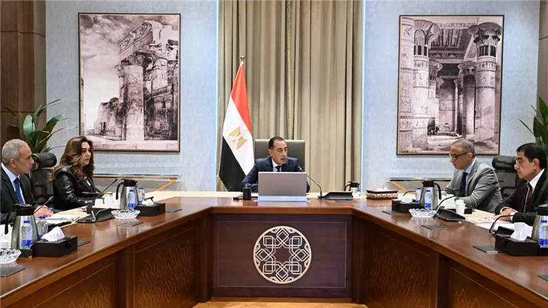 رئيس الوزراء يستعرض موقف تنفيذ عدد من مشروعات الخطة الاستثمارية لمحافظة الجيزة