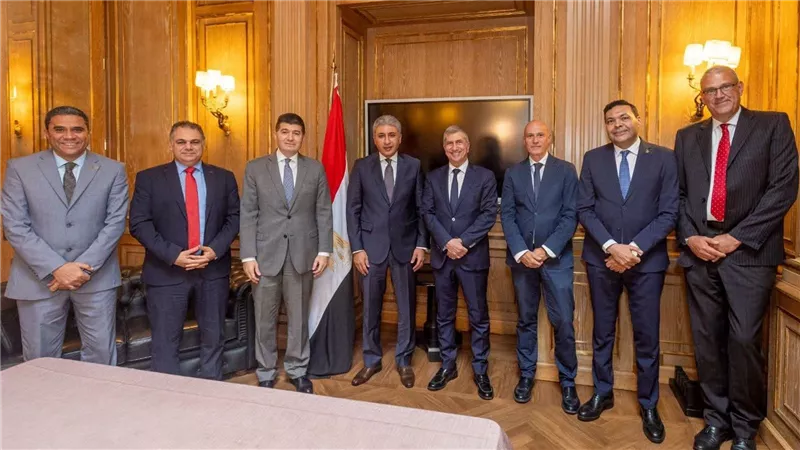 وزير السياحة والآثار يبحث في إيطاليا تعزيز التعاون لزيادة الحركة السياحية الوافدة إلى مصر