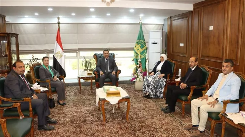 رئيس الوزراء يشيد بجهود القوافل الطبية في تخفيف الأعباء عن المواطنين