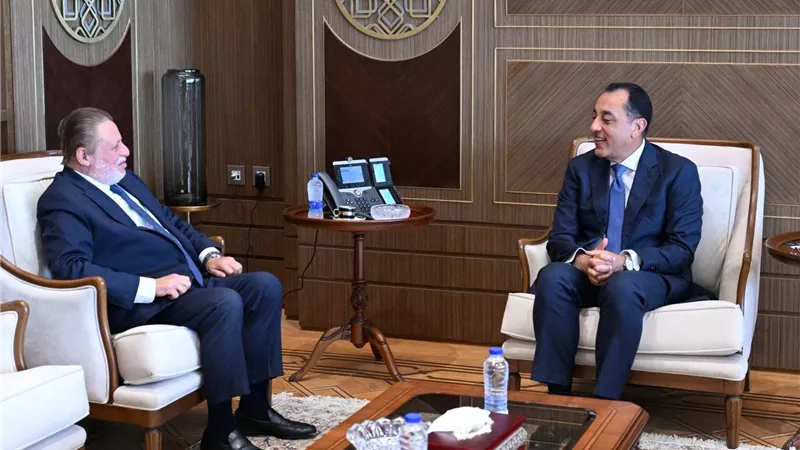 رئيس الوزراء ومحافظ البنك المركزي يبحثان التنسيق بين السياسات المالية والنقدية