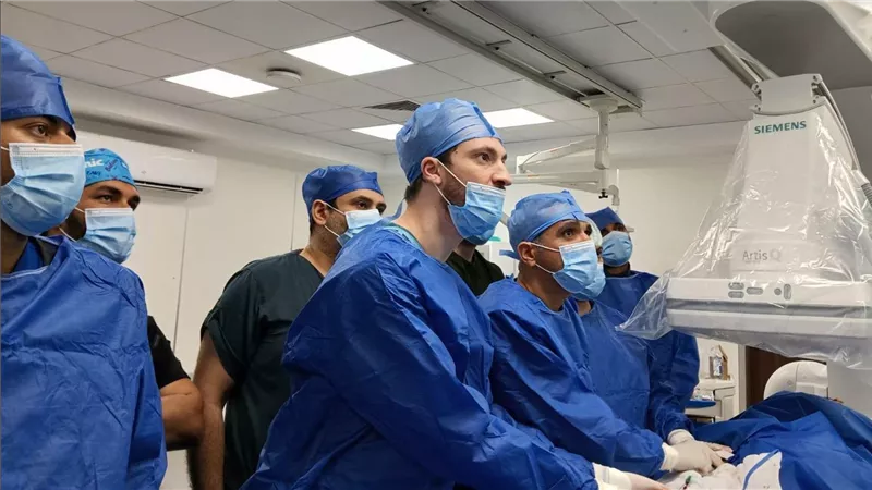 نجاح أول كي للعصب الكلوي بمستشفيات الرعاية الصحية لعلاج ضغط الدم المقاوم للأدوية