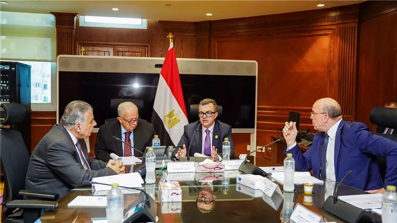 وزير التخطيط يترأس اجتماع لجنة الاستثمار ببنك الاستثمار القومي لبحث تعظيم الاستفادة من الأصول