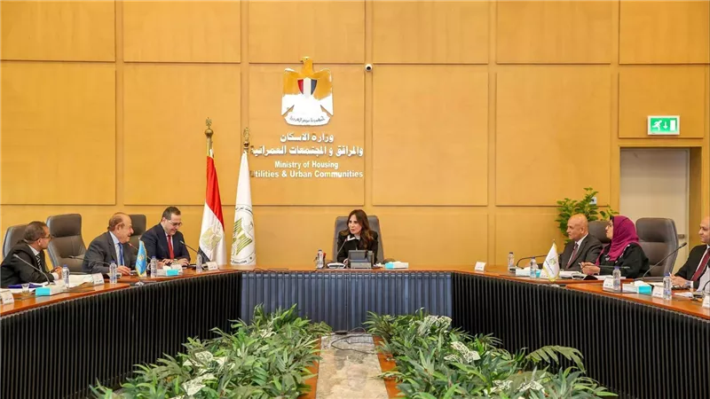 وزيرة الإسكان تبحث مع مستثمري العاشر من رمضان دعم التنمية الصناعية والخدمات والاستثمار المستدام