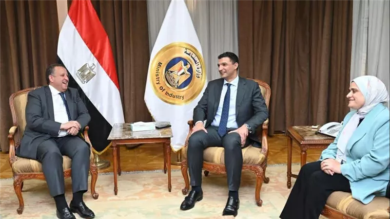 وزير الصناعة ونقيب المهندسين يبحثان توظيف الخبرات الهندسية لدعم التنمية الصناعية وتوطين الصناعة المصرية