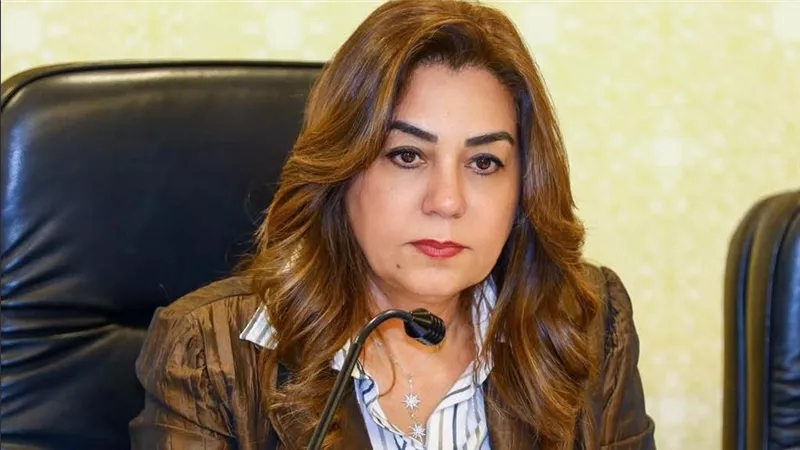 وزيرة التنمية المحلية تتابع إزالة الأدوار الخطرة بعقار مائل في أسيوط لحماية المواطنين وسلامتهم