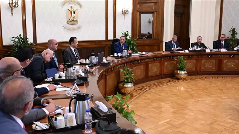 رئيس الوزراء يتابع تنفيذ مشروعات الاتصالات.. ويوجه بسرعة استكمال البنية التحتية الرقمية بقرى 