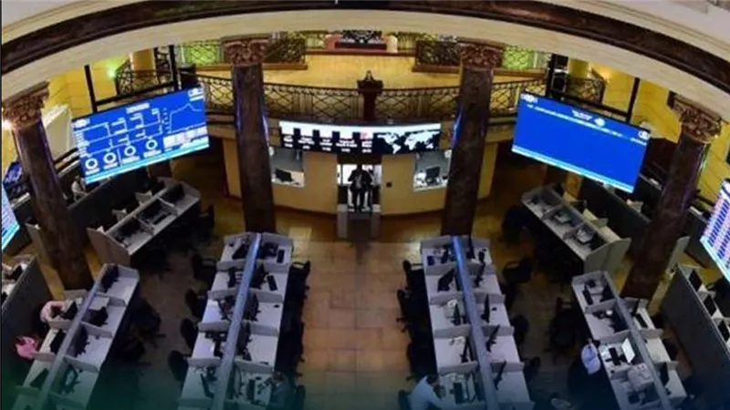 اللون الأخضر يكسو البورصة المصرية: صعود جماعي للأسهم القيادية بقيادة العقارات 
