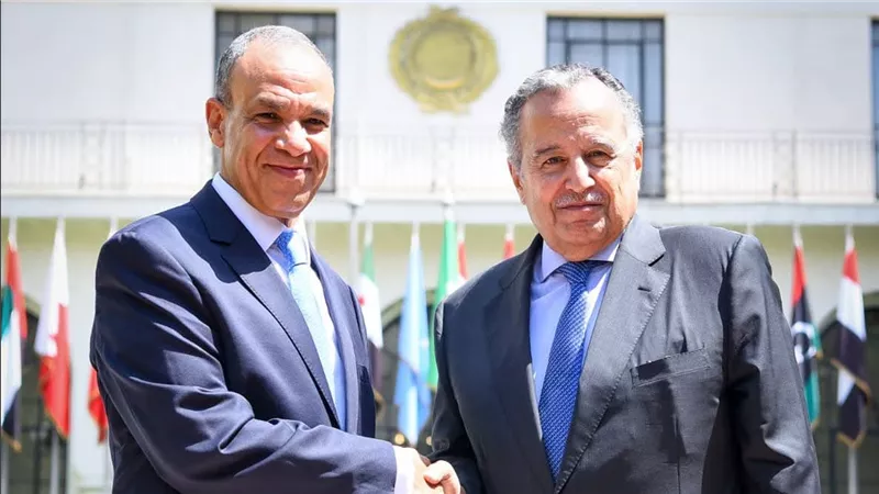 وزير الخارجية يلتقي السيد نبيل فهمي عقب توليه مهام منصبه أميناً عاماً لجامعة الدول العربية