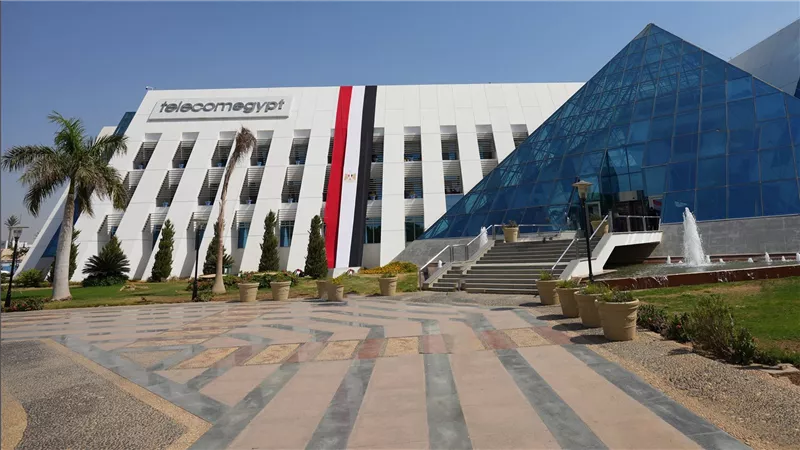 المصرية للاتصالات WE ترفع علم مصر على مقراتها احتفالًا بالإنجاز التاريخي للمنتخب الوطني في كأس العالم 2026