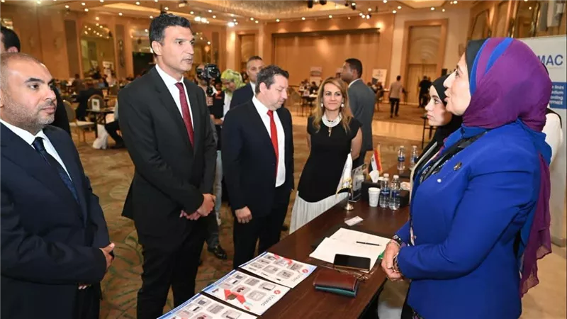 وزير الصناعة يفتتح معرض بعثة المشترين ويؤكد دعم التصدير وتعميق التصنيع المحلي