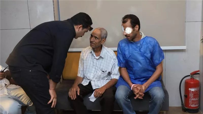 استجابة عاجلة لاستغاثة مواطن وإجراء جراحة ترقيع قرنية بالتنسيق مع صناع الخير بنجاح
