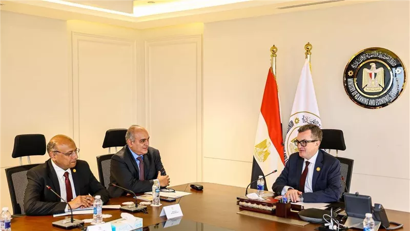 وزير التخطيط يتابع تطبيق موازنة البرامج والأداء لتعزيز كفاءة الإنفاق