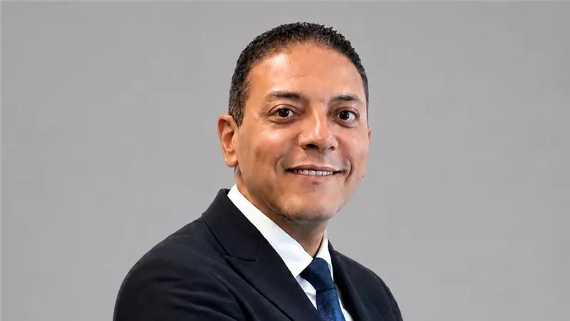 ميدبنك يعين عادل هاشم جمعة نائبًا للرئيس التنفيذي للتجزئة المصرفية