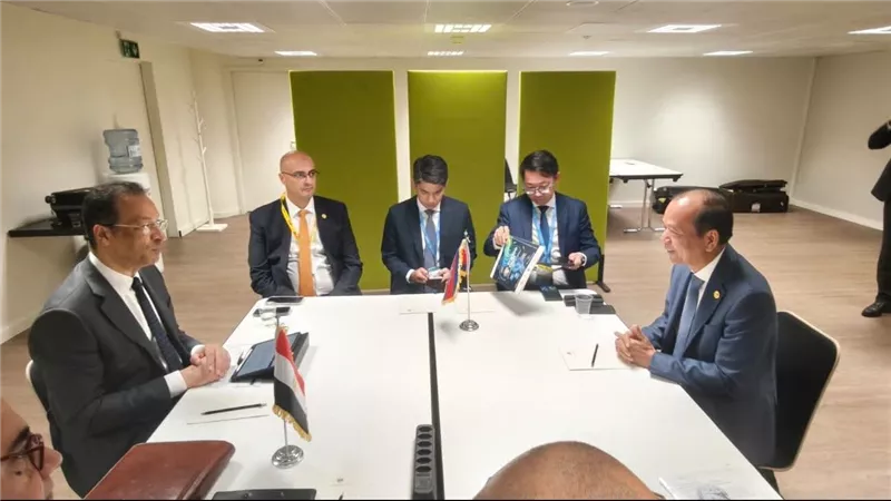 رأفت هندي يعزز التعاون الرقمي مع العراق وكمبوديا والمفوضية الأوروبية