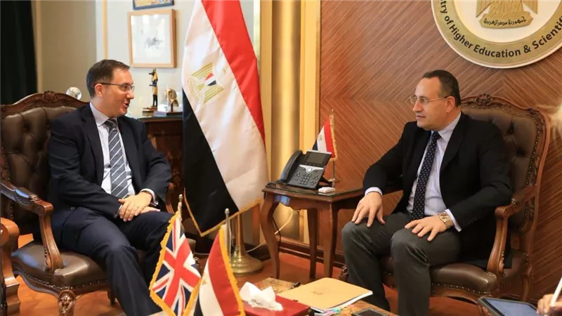 “قنصوة” يبحث تعزيز التعاون الأكاديمي مع بريطانيا