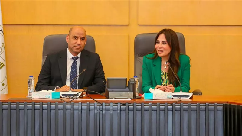 وزيرا الإسكان والعمل يبحثان تأهيل العمالة الفنية ودعم قطاع التشييد والبناء