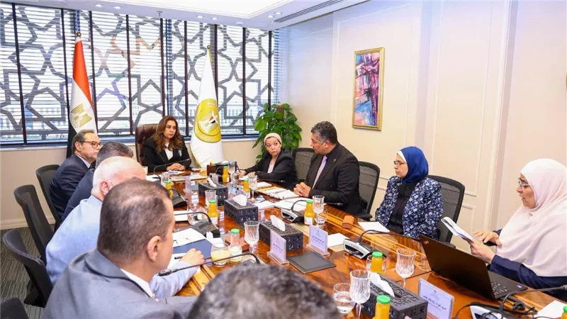 “منال عوض” المحلية تبحث الخطة الاستثمارية لجهاز شؤون البيئة