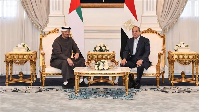 السيسي ومحمد بن زايد يبحثان تعزيز العلاقات والتنسيق بشأن تطورات المنطقة والقضايا المشتركة الراهنة