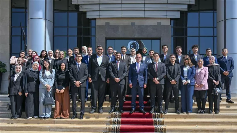 وزير الاستثمار: الشباب أساس الاقتصاد التنافسي وننصحهم بعدم التوقف عن التعلم دائمًا